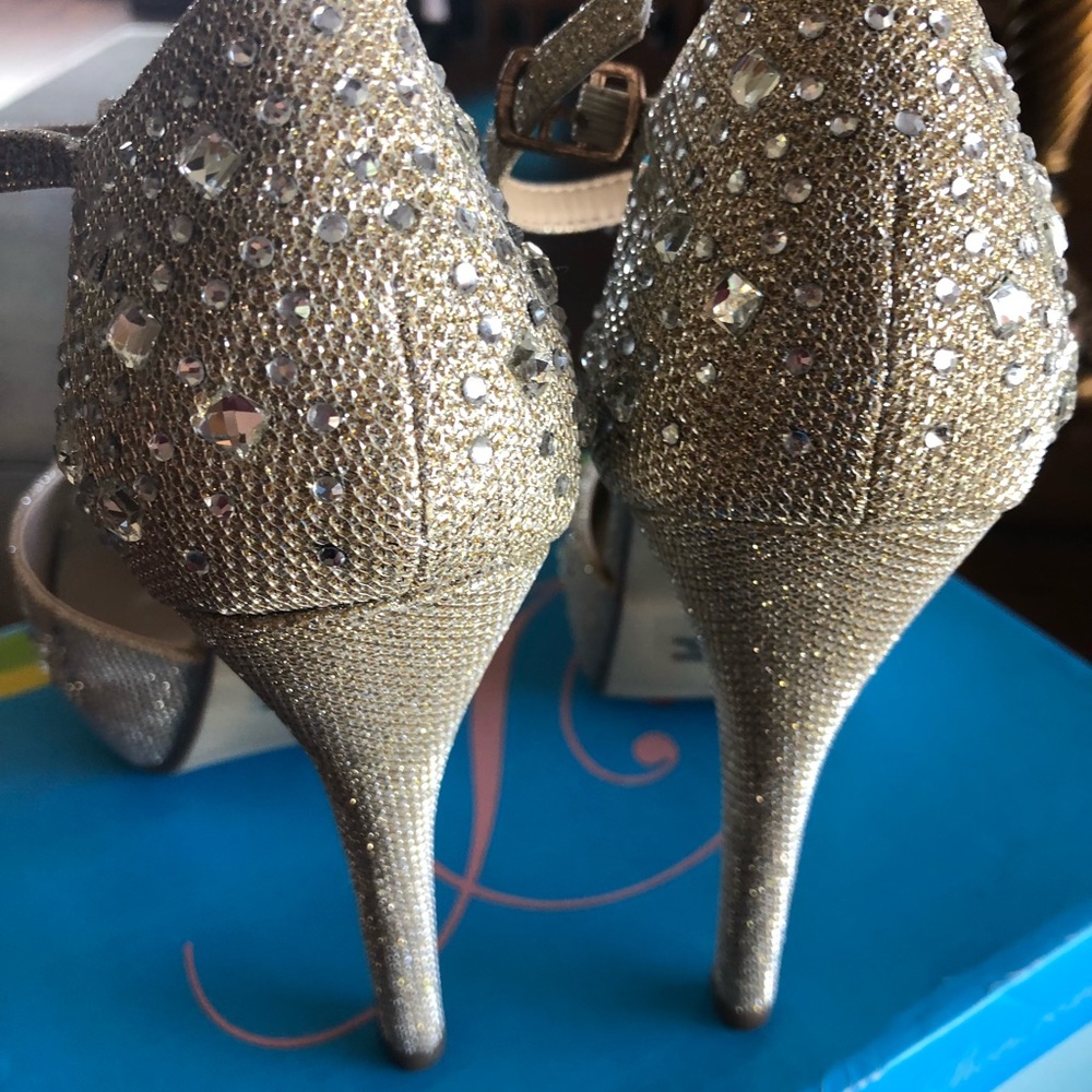 Gold Heels - Picture 6 of 8